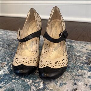 Nine West Black and Cream Cut-Out Heels